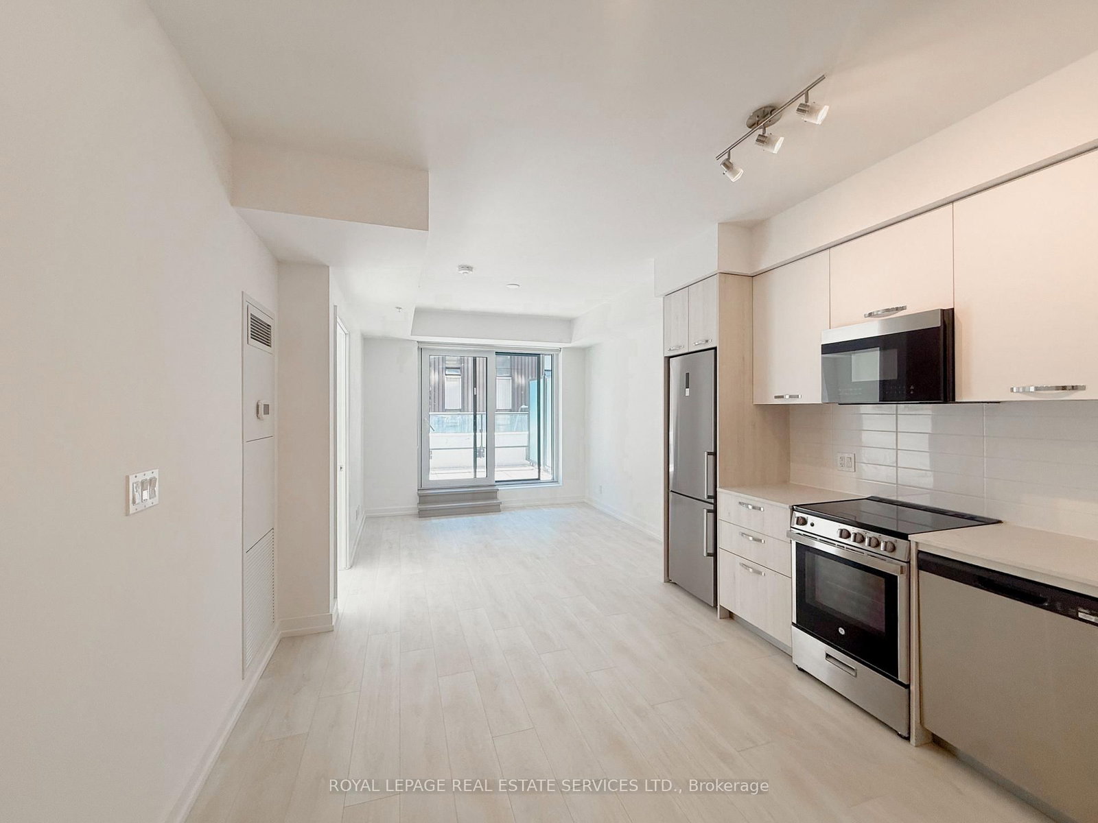 75 James Street S, Unit 315 - Photo 3