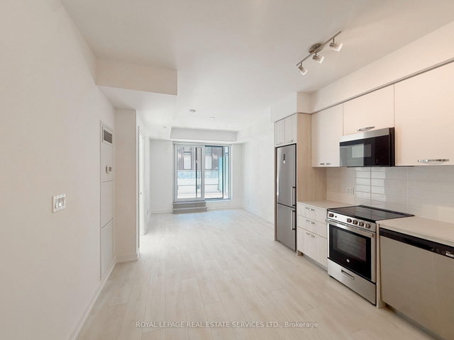 315 - 75 James Street S