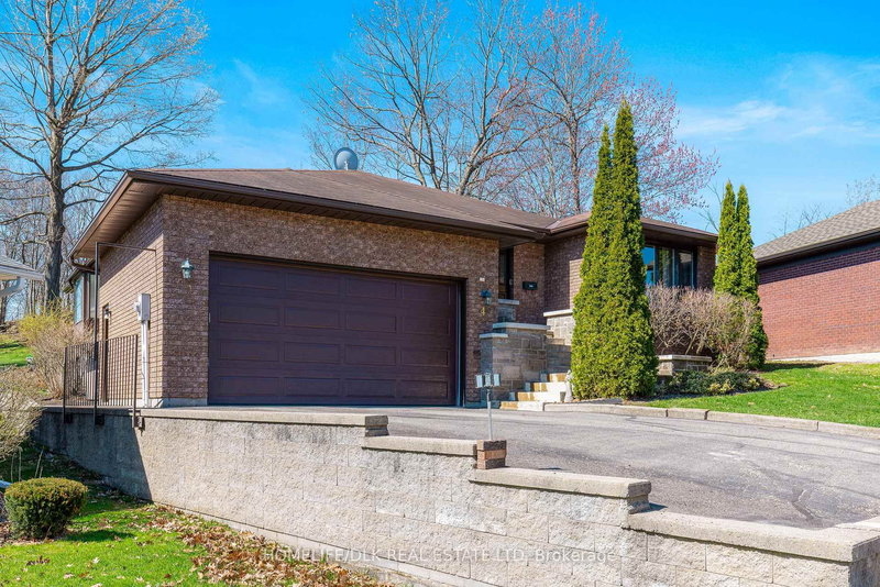 4 Malloch Crt, Brockville, K6V 7A2 | Image 3