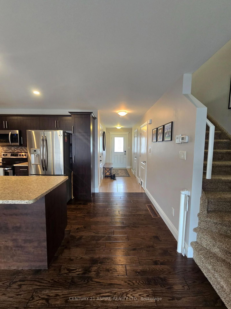 44 Winston Ave, Petawawa, K8H 0C1 | Image 2