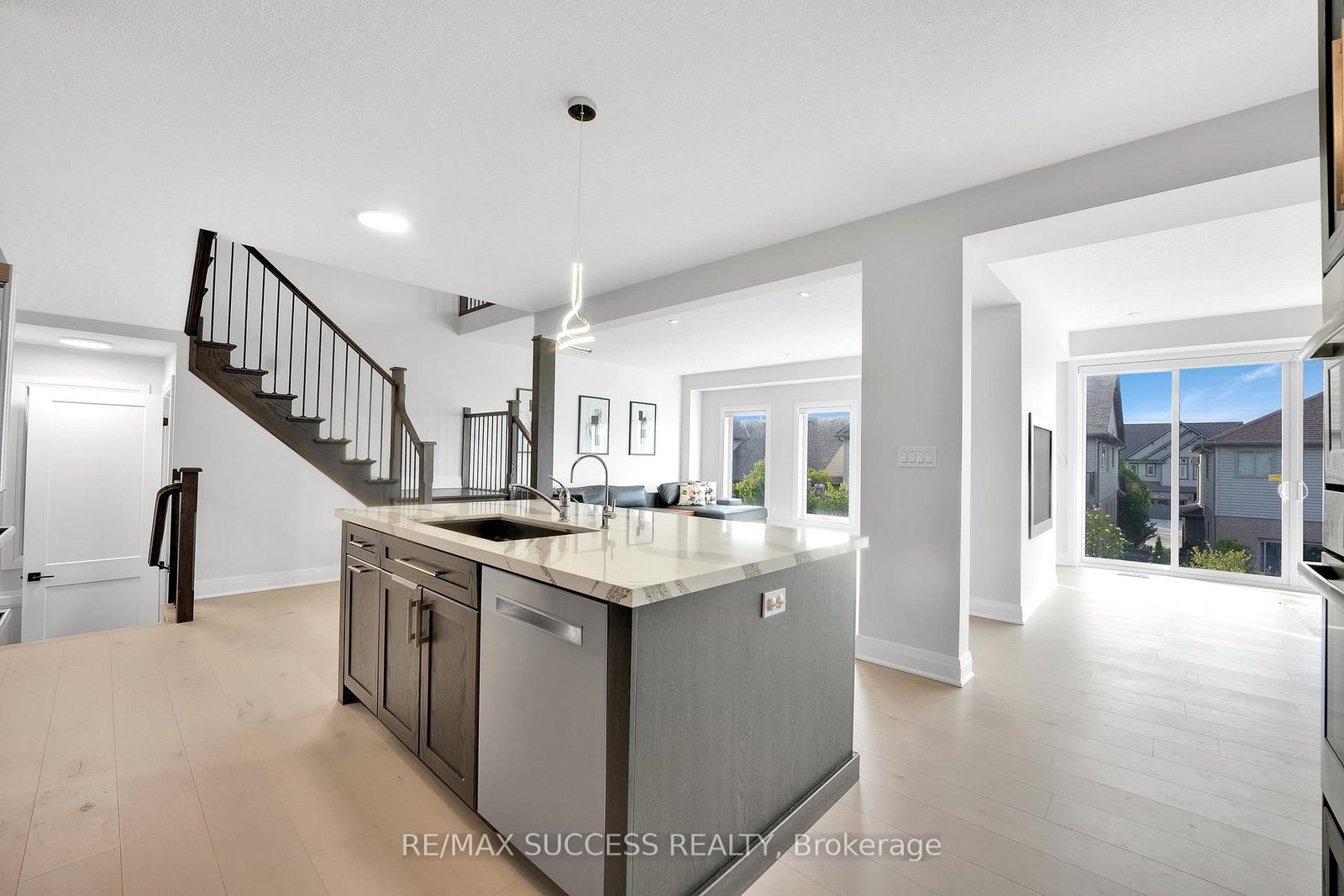 554 Bridgemill Crescent E - Photo 13