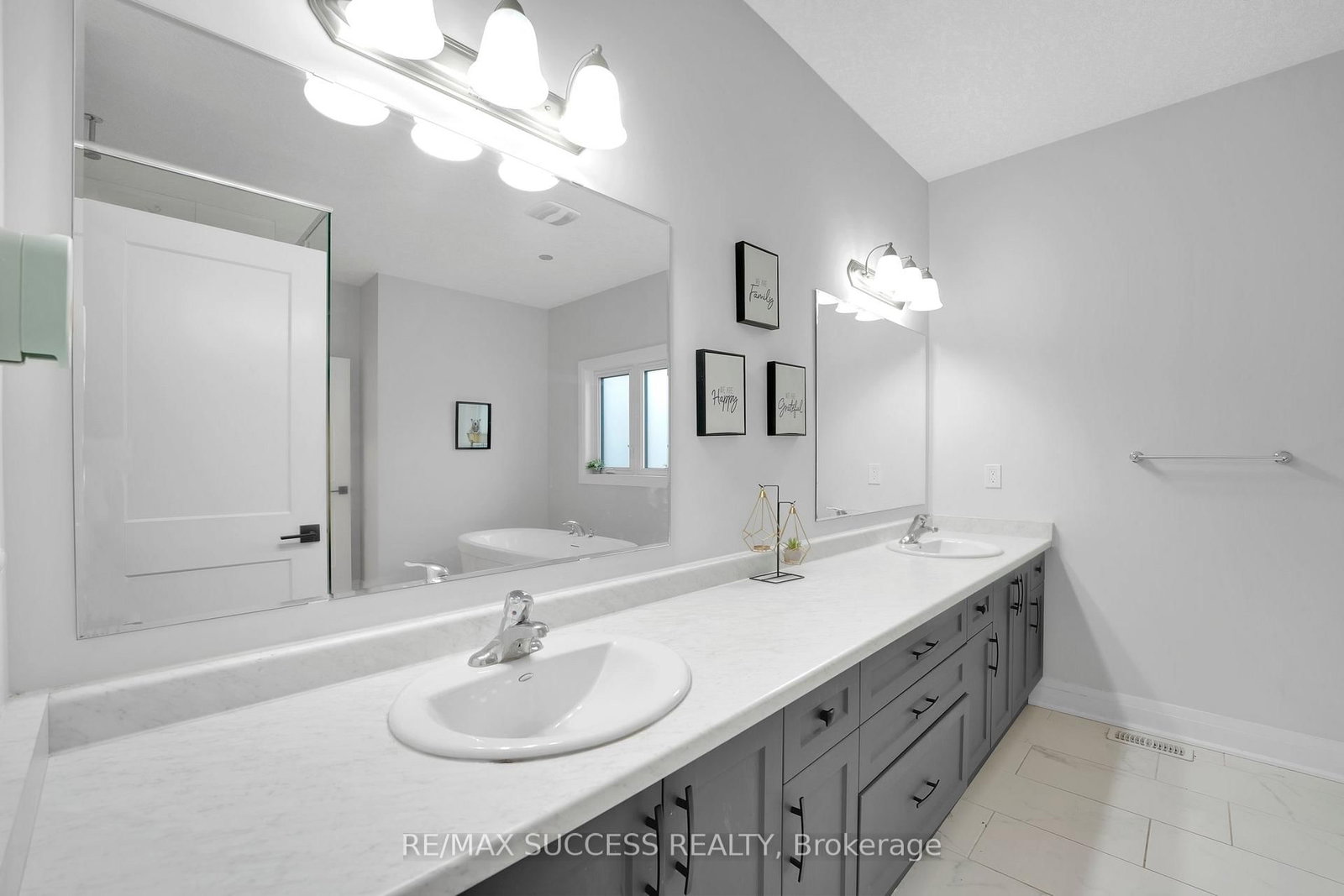 554 Bridgemill Crescent E - Photo 26