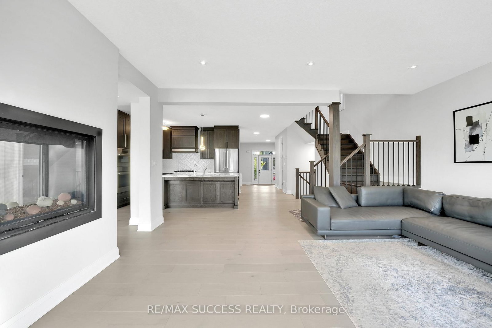 554 Bridgemill Crescent E - Photo 8