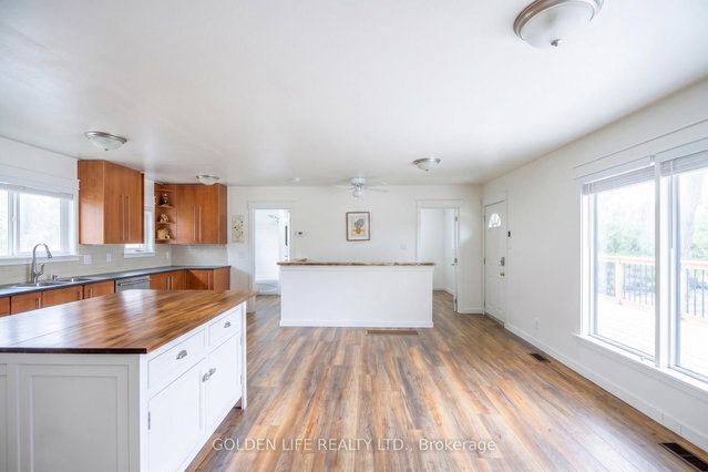 24 LAWRENCE Street N
