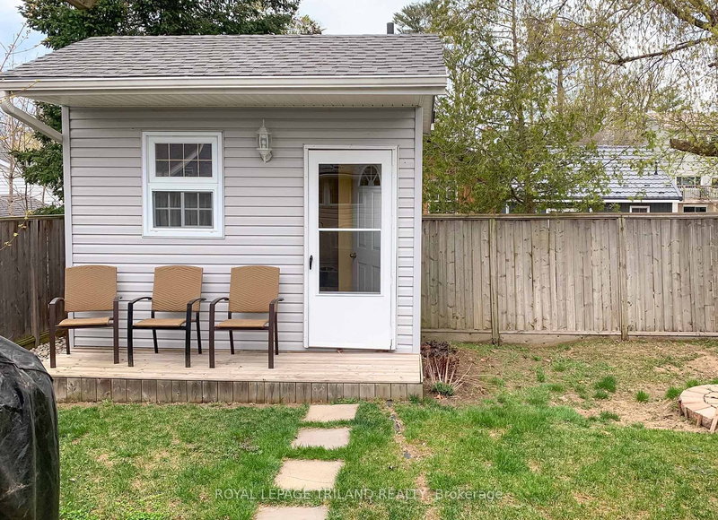 23 Queens Ave, Lambton Shores, N0M 1T0 | Image 2