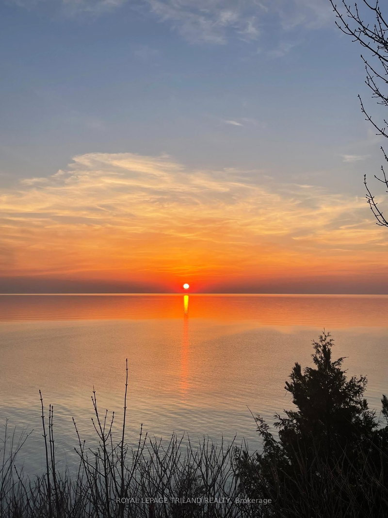 23 Queens Ave, Lambton Shores, N0M 1T0 | Image 3