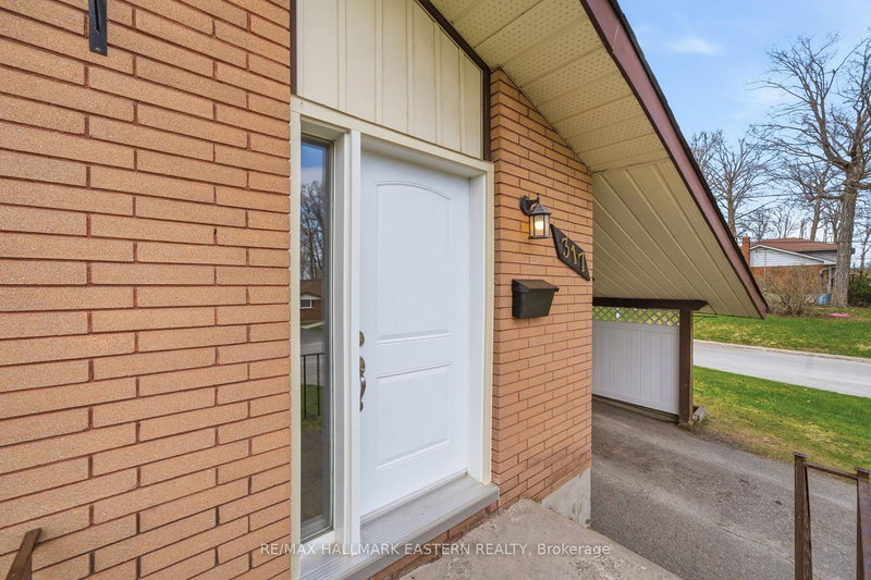 317 Lindan Ave, Selwyn, K9L 1K8 | Image 3