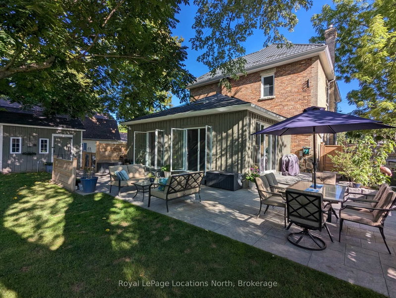 138 Bruce St S photo 4