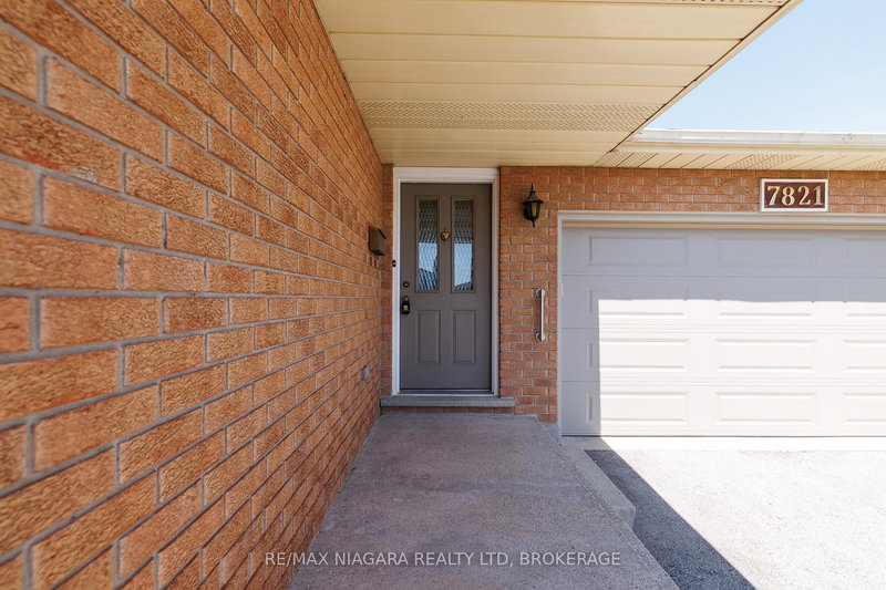 7821 Windfield St, Niagara Falls, L2H 2X4 | Image 2