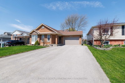 7821 Windfield Street • Niagara Falls, ON photo 2