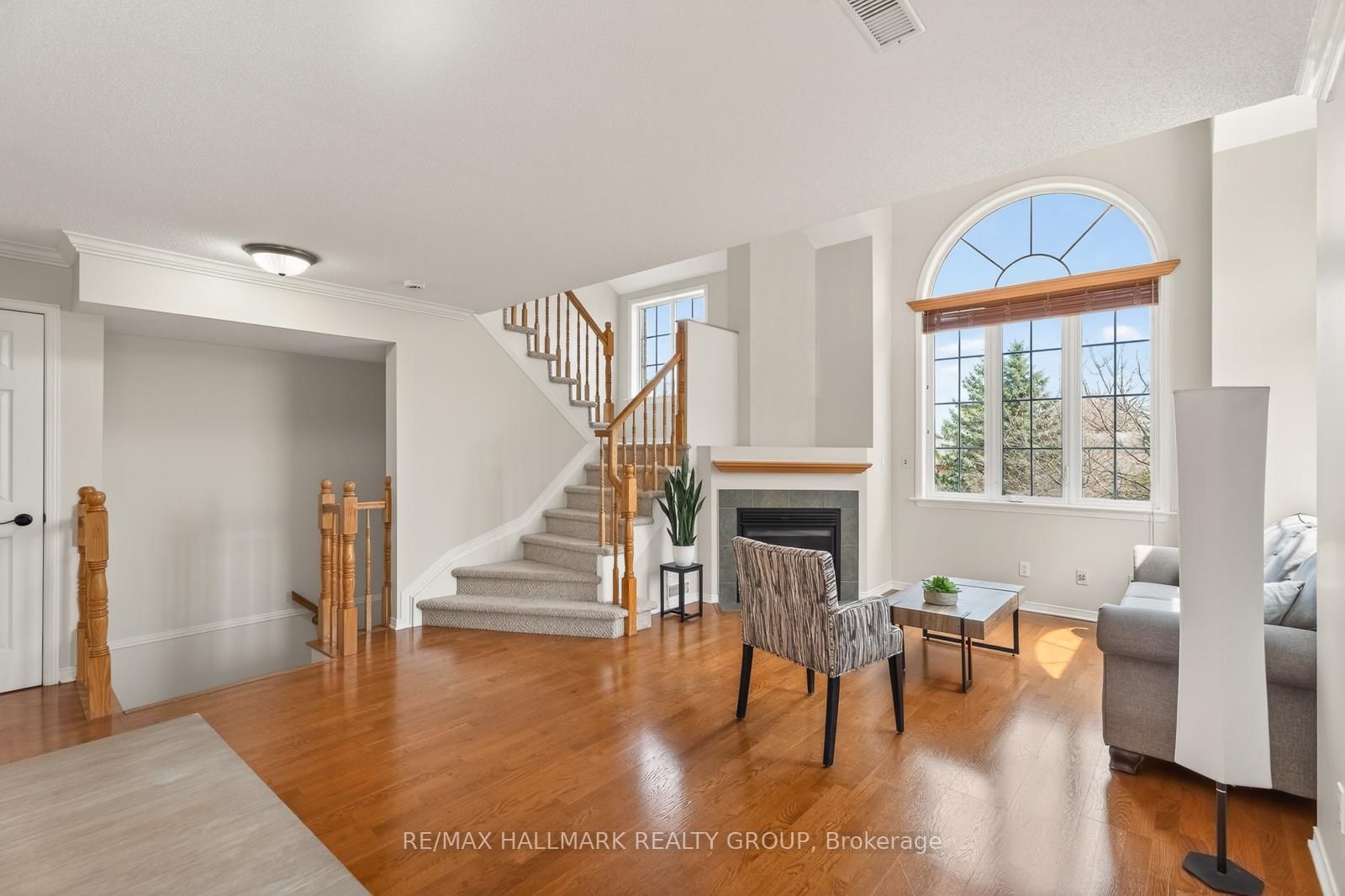 142 Gatestone Private • Ottawa, ON photo 12