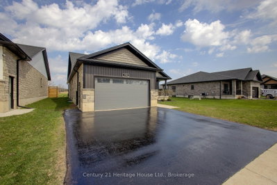 114 Jackson Street • West Grey, ON photo 3