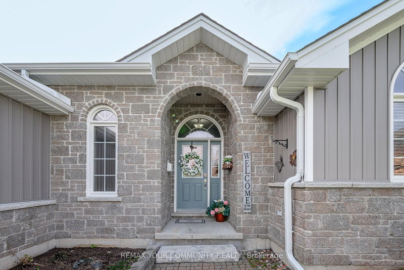 8 Champlain Blvd, Kawartha Lakes, K9V 0H9 | Image 3