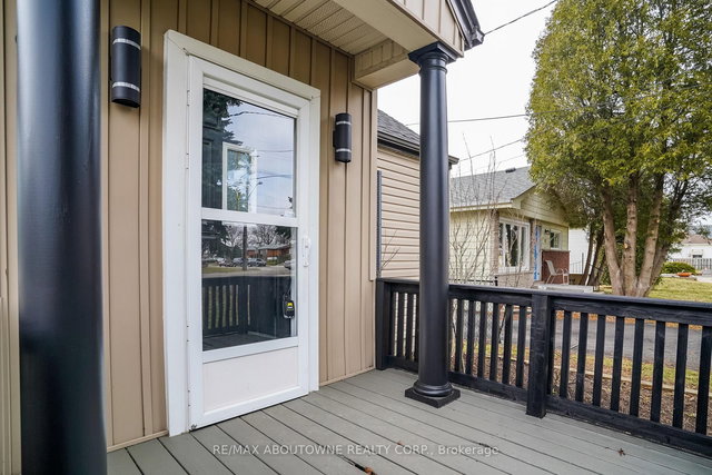 96 Mohawk Road E