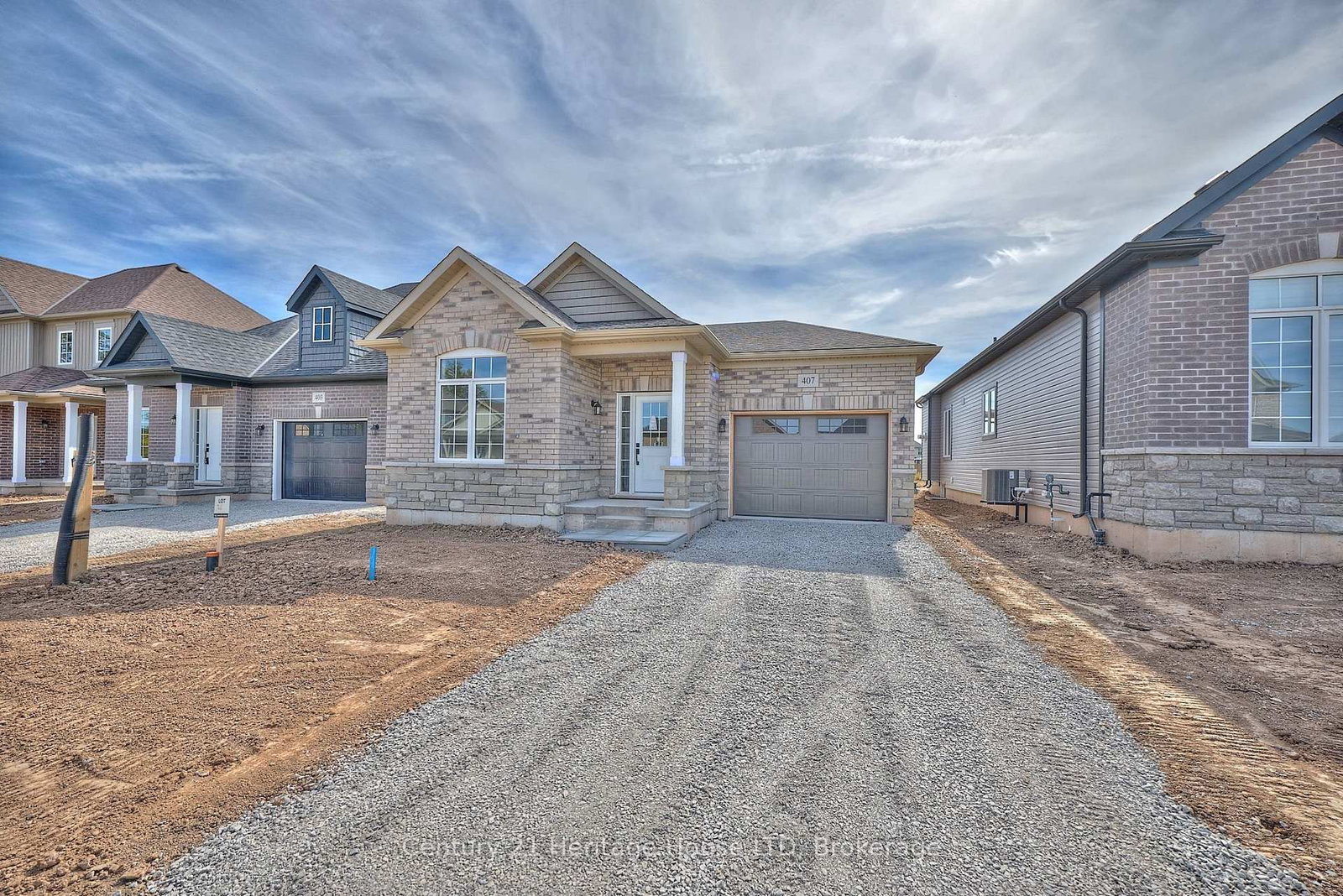 Detached House for sale at 407 Louisa Street, Fort Erie, Ontario, L2A 6T6 - Lakeshore - MLS: X13047274