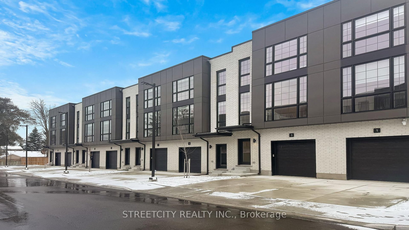 Townhouse for sale at 15-2500 MAIN Street, London South, Ontario, N6P 1T5 - South V - MLS: X13047990