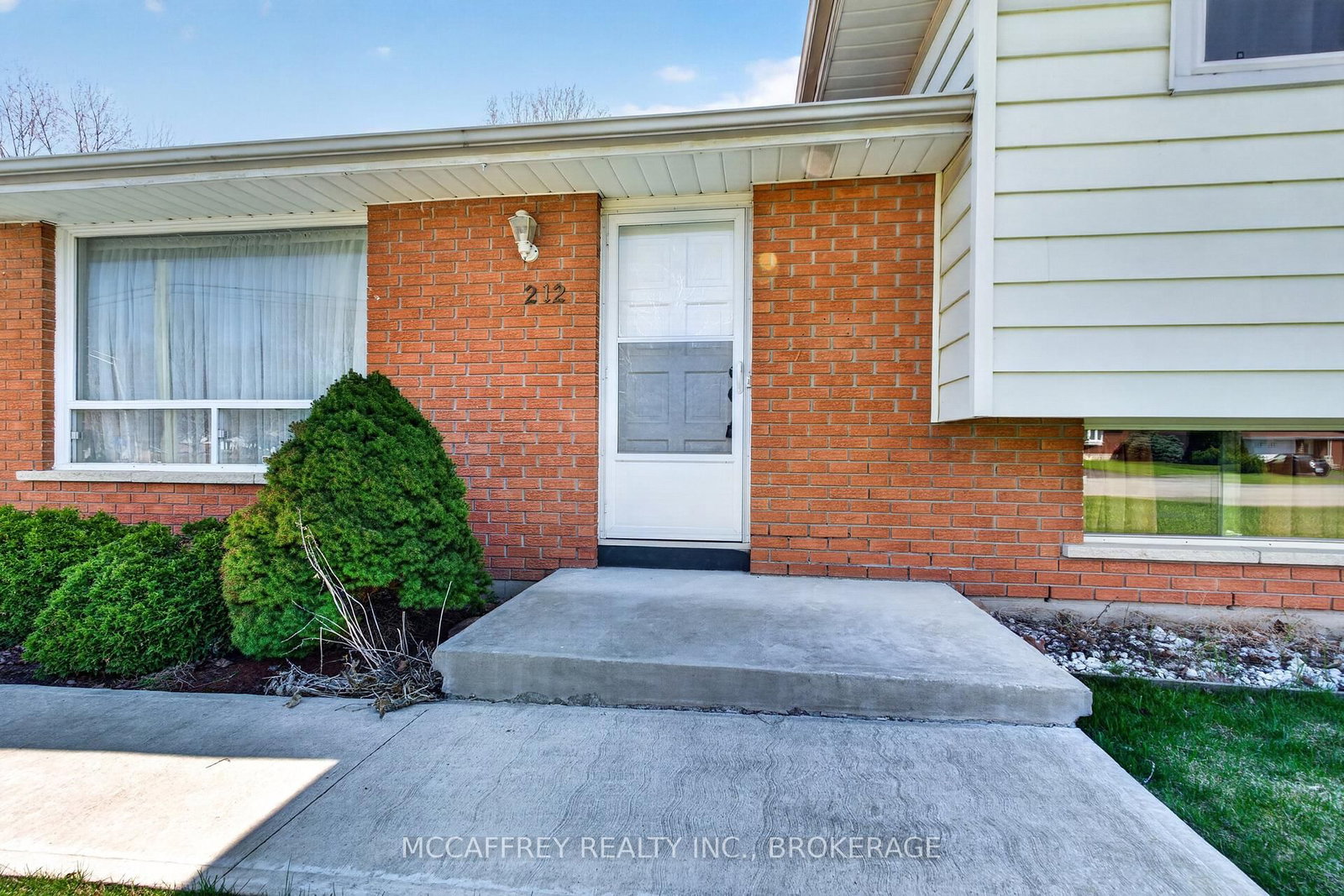 212 King Street - Photo 2