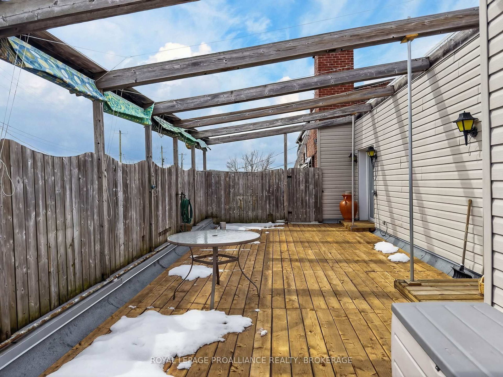 99 King Street E • Gananoque, ON photo 16