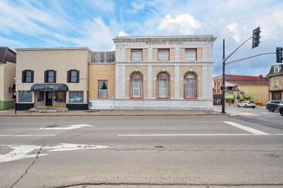 99 King Street E • Gananoque, ON photo 3