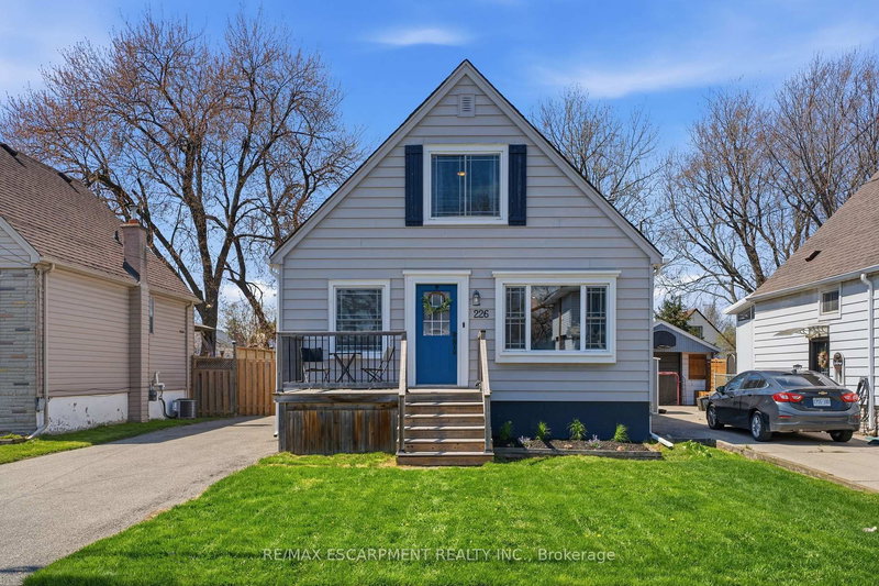 226 East 27th St, Hamilton, L8V 3G4 | Image 2