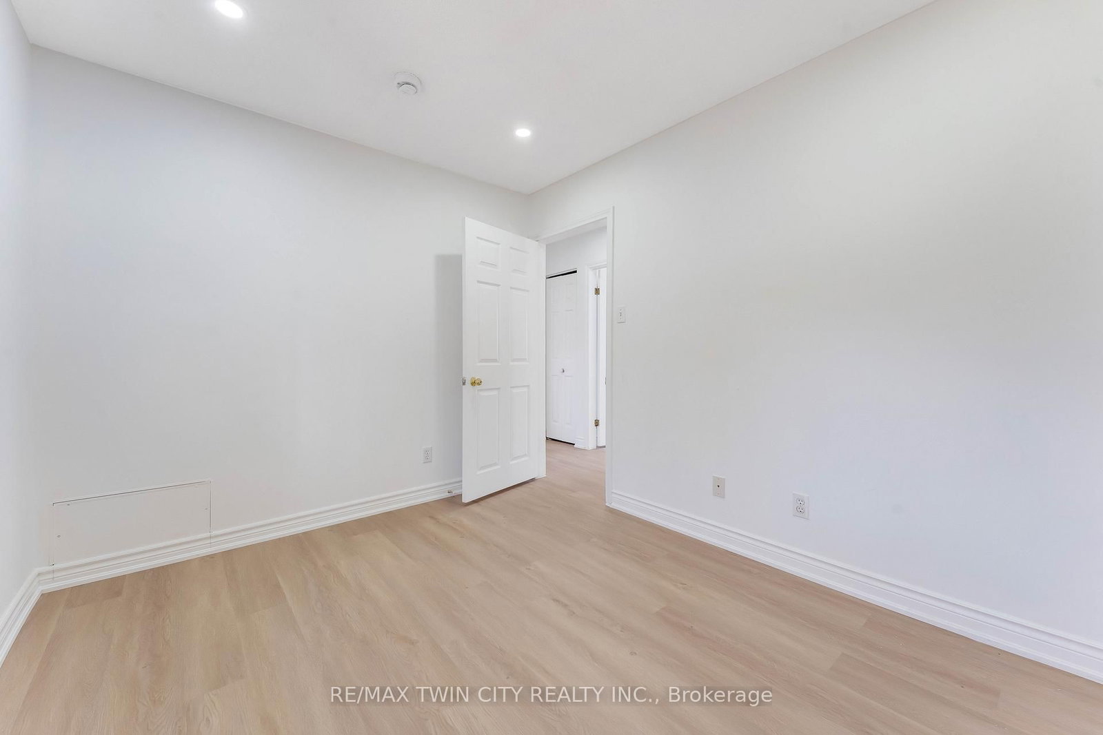 530 Fountain Street S - Photo 16