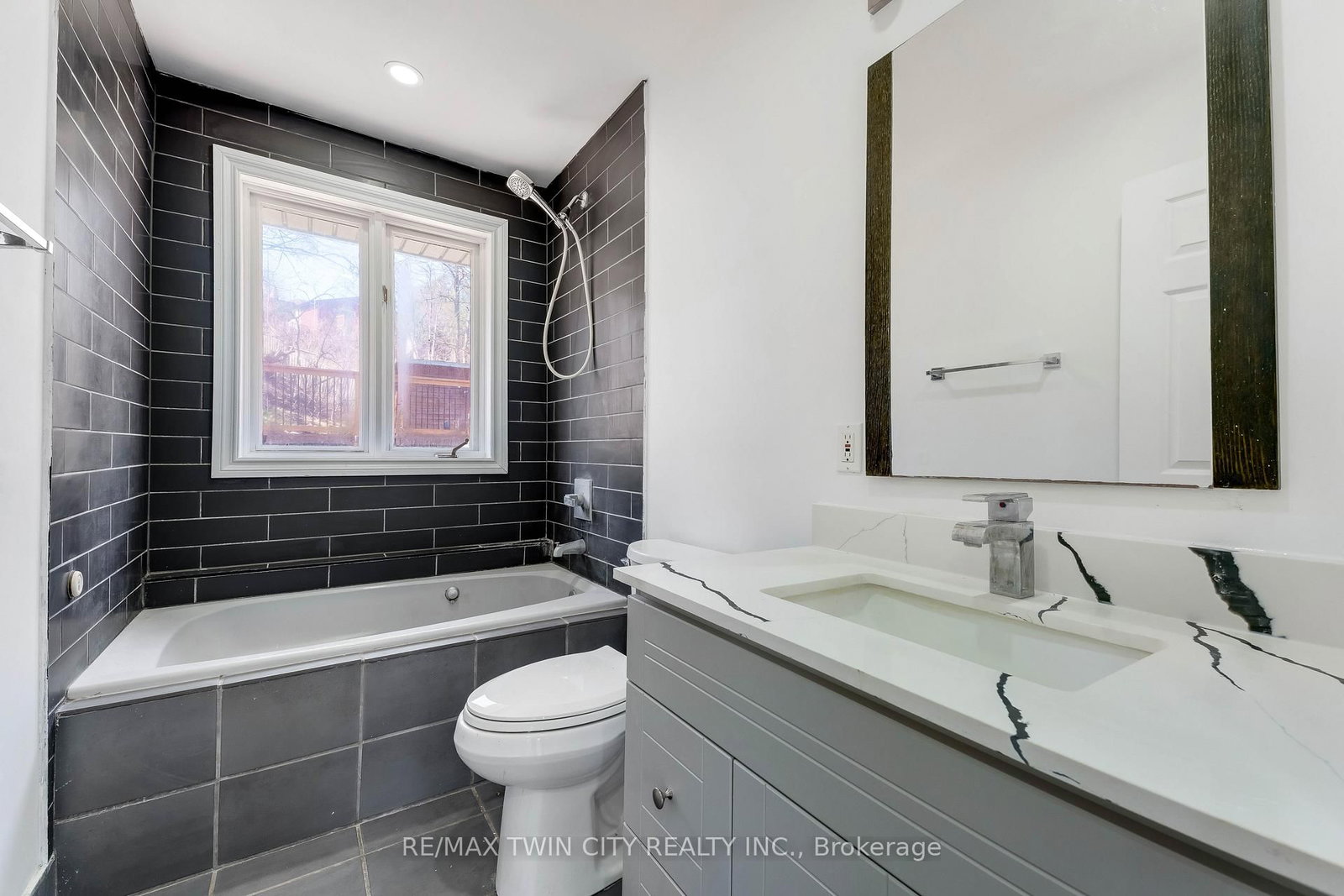 530 Fountain Street S - Photo 19