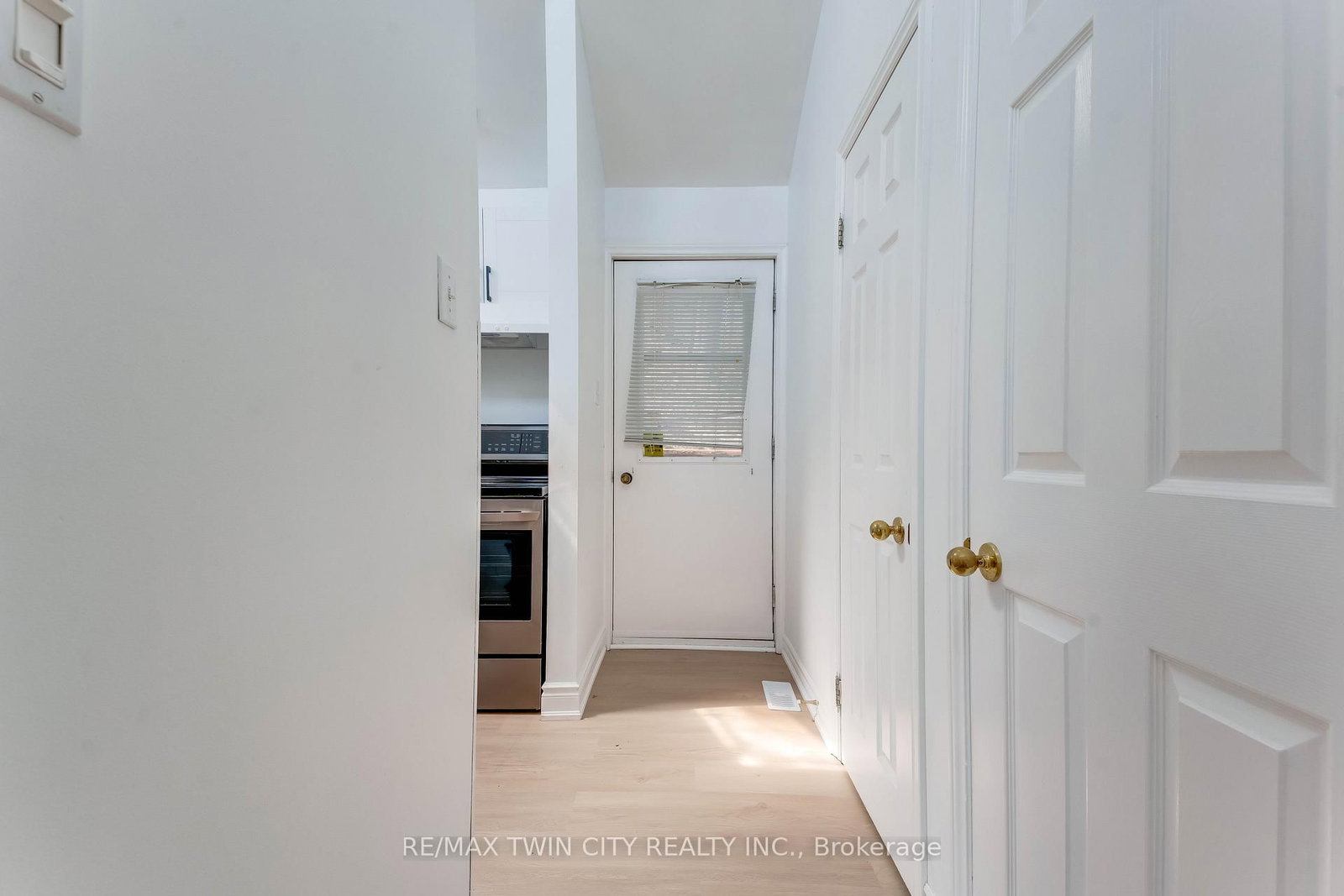 530 Fountain Street S - Photo 3