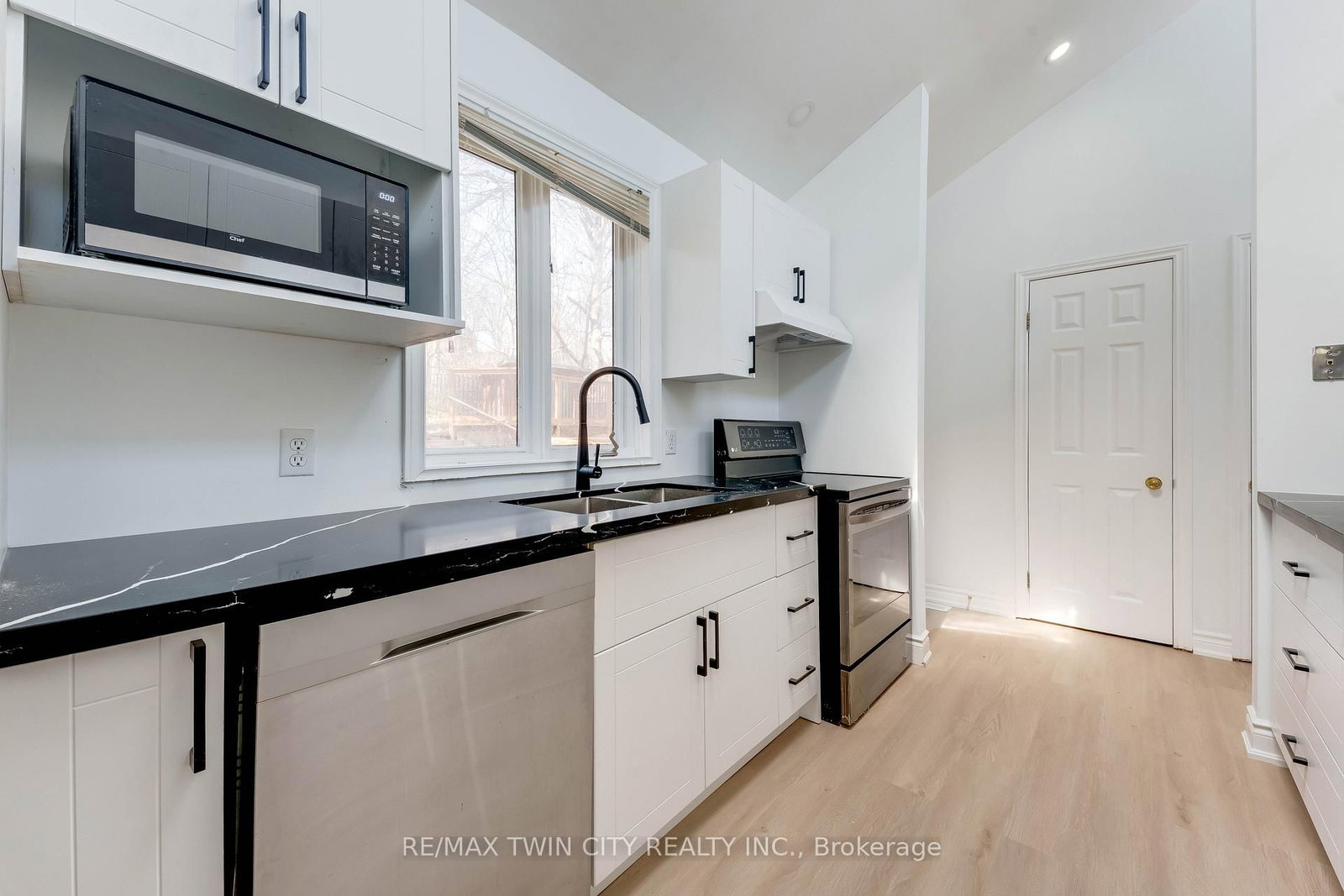 530 Fountain Street S - Photo 9