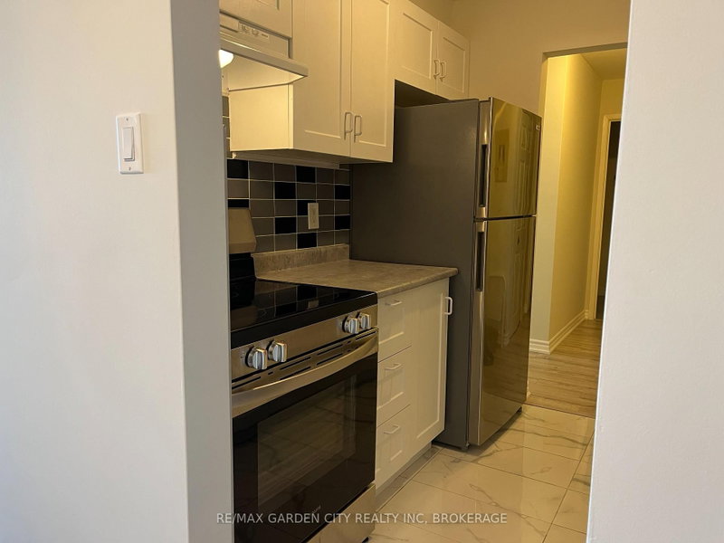 4692 Crysler Ave photo 4