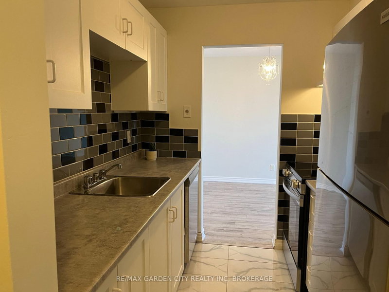4692 Crysler Ave photo 5