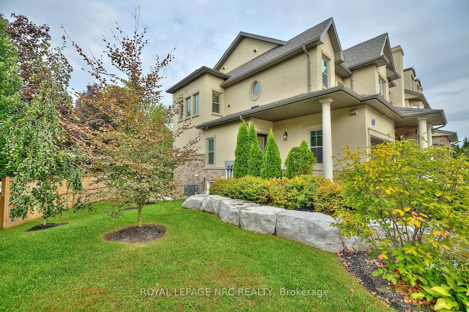 50 Aberdeen Lane S • Niagara-on-the-Lake, ON photo 3