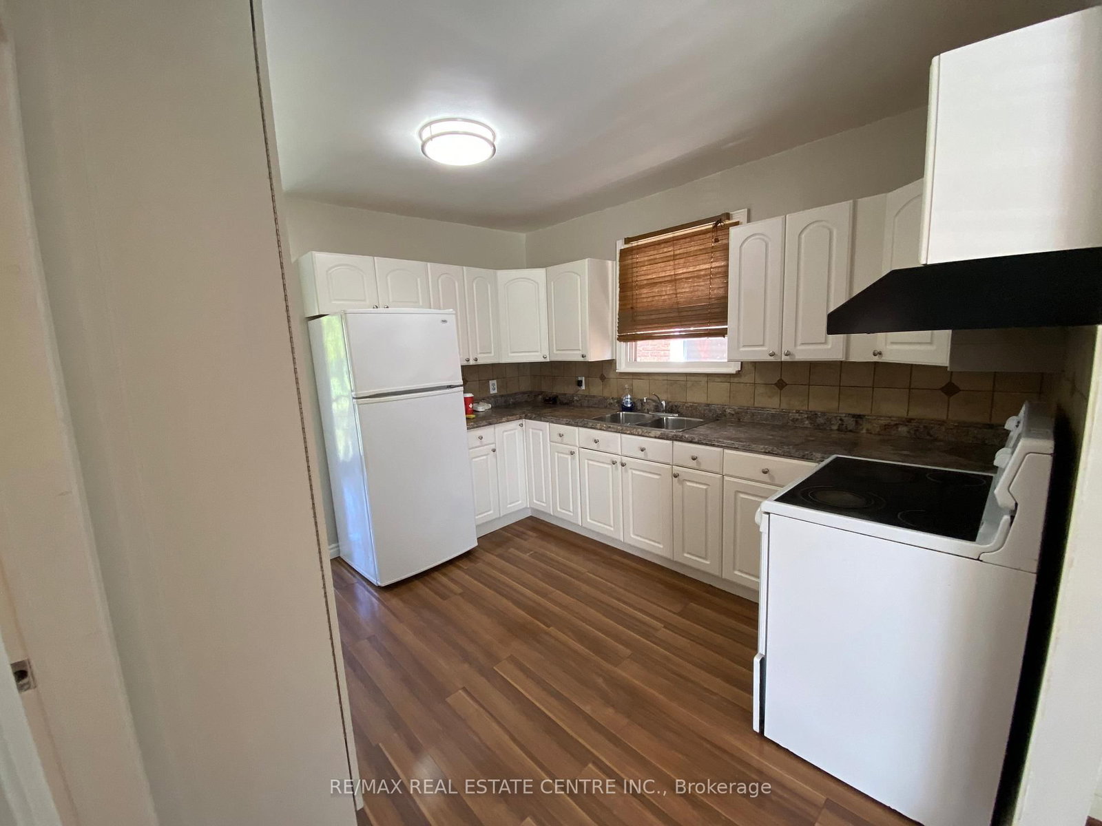 519 Catharine Street N, Unit Main Level - Photo 3