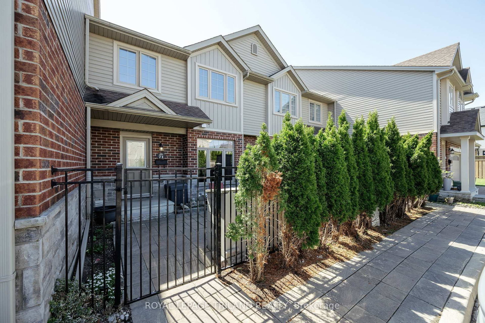 Townhouse for sale at 71-1061 Eagletrace Drive, London North, Ontario, N6G 0T3 - North S - MLS: X13049378