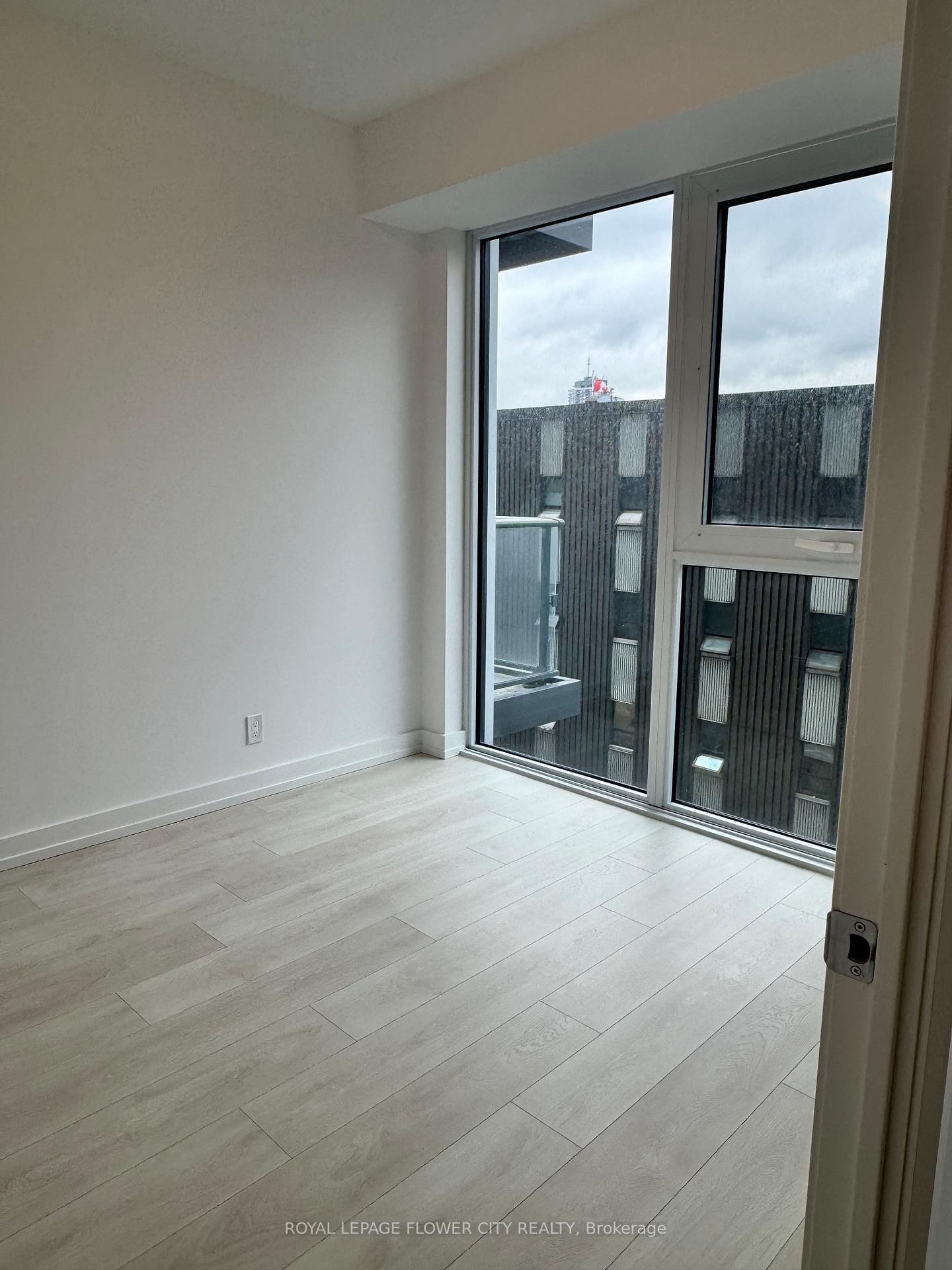 75 James Street S, Unit 624 - Photo 2