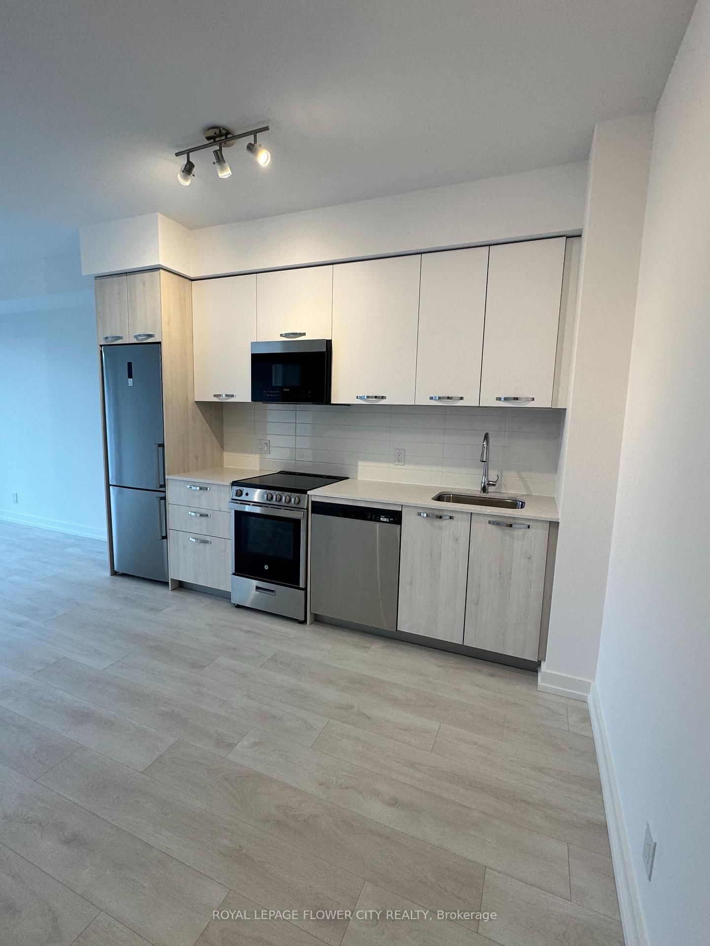 75 James Street S, Unit 624 - Photo 6