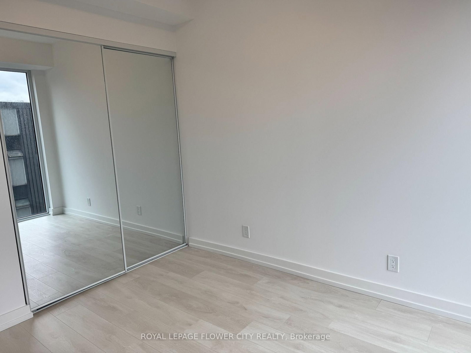 75 James Street S, Unit 624 - Photo 8