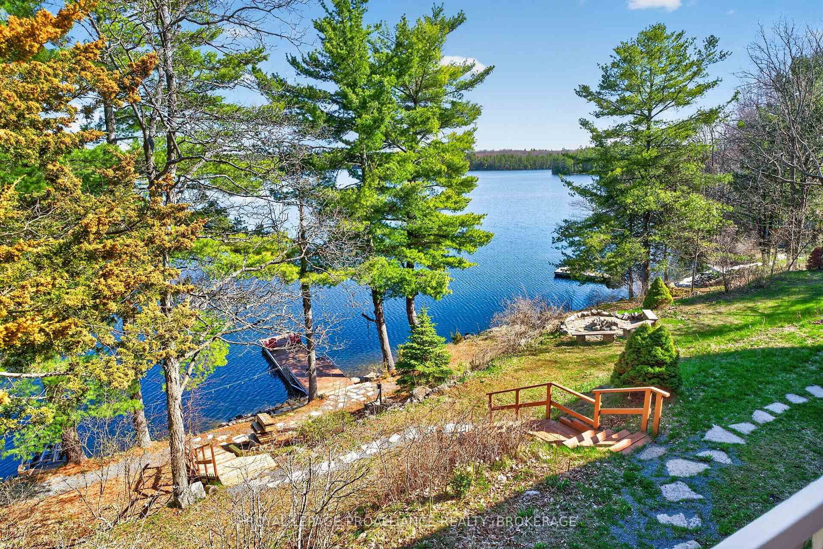 3037 Hilltop Lane • Perth Road, ON photo 6