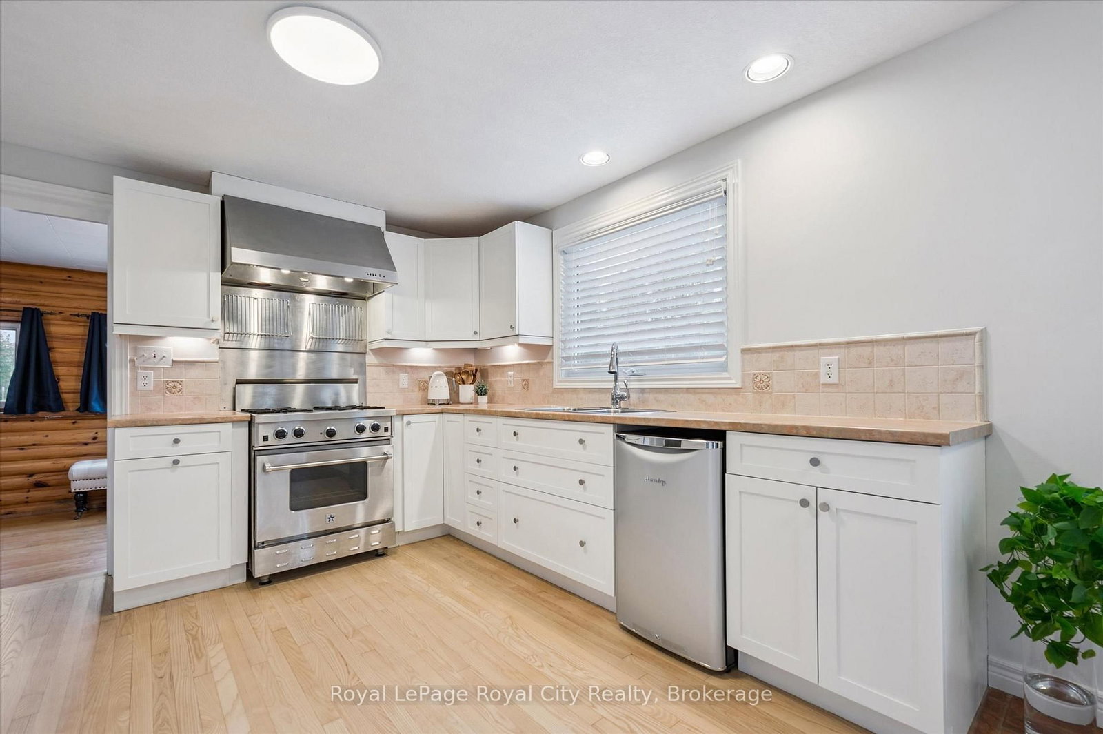 Listing Image 7