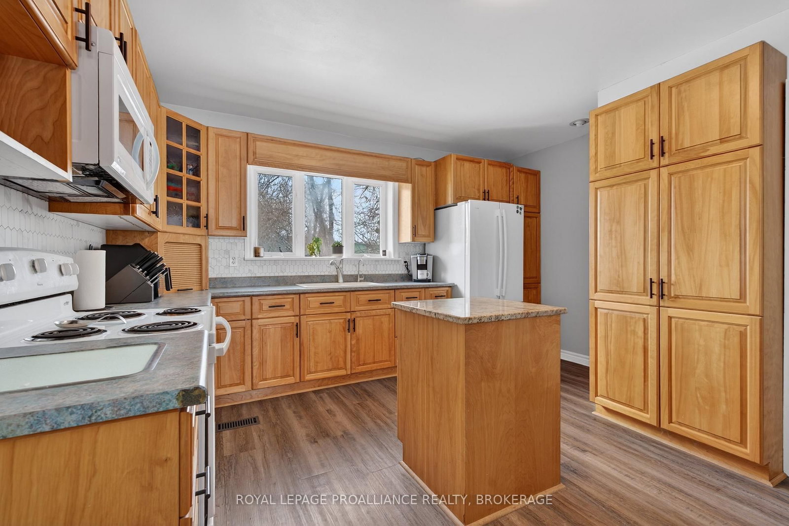 118 East Street E - Photo 16