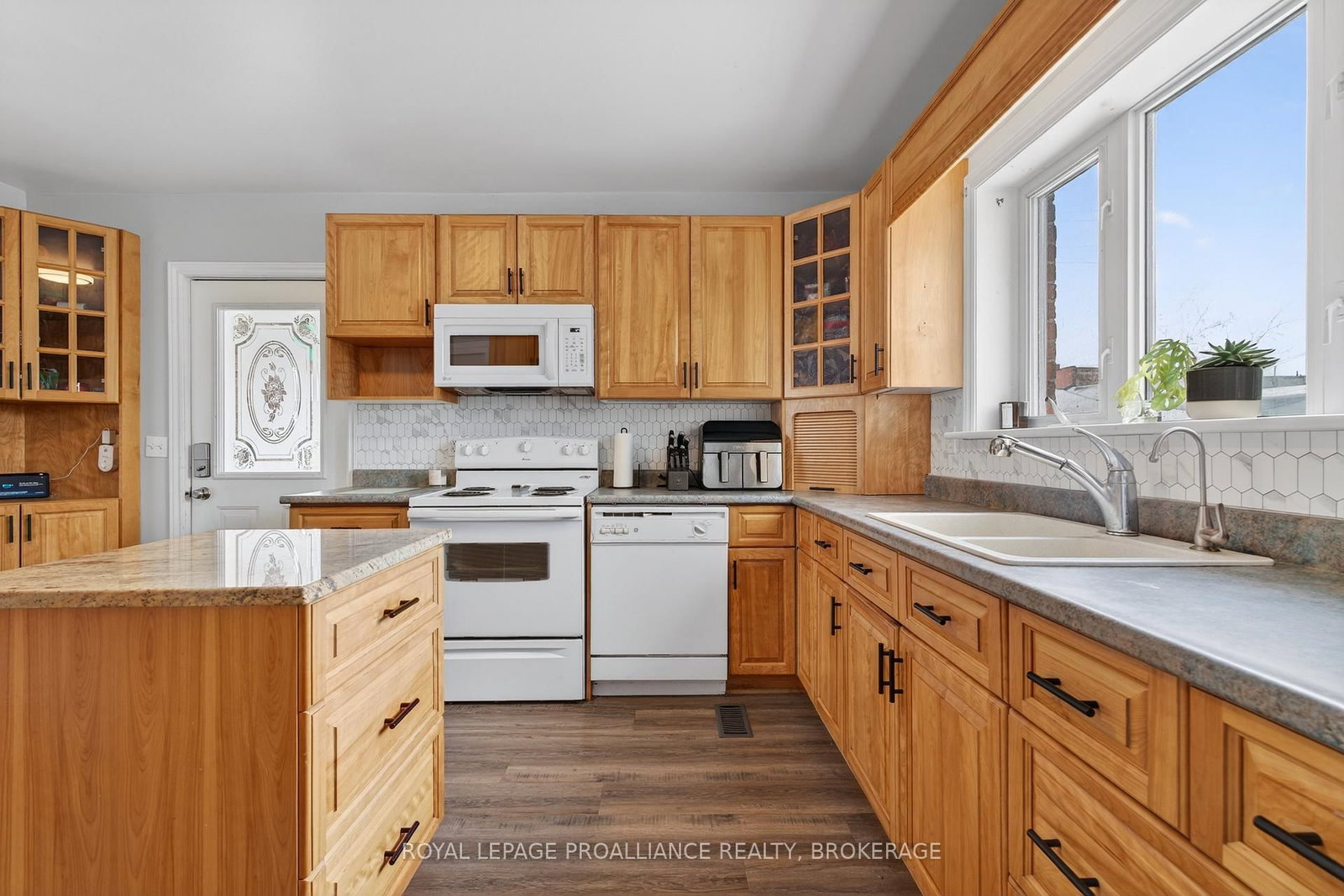 118 East Street E - Photo 19