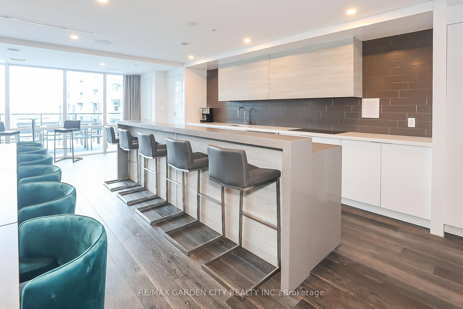 16 Concord Place, Unit 431 - Photo 8