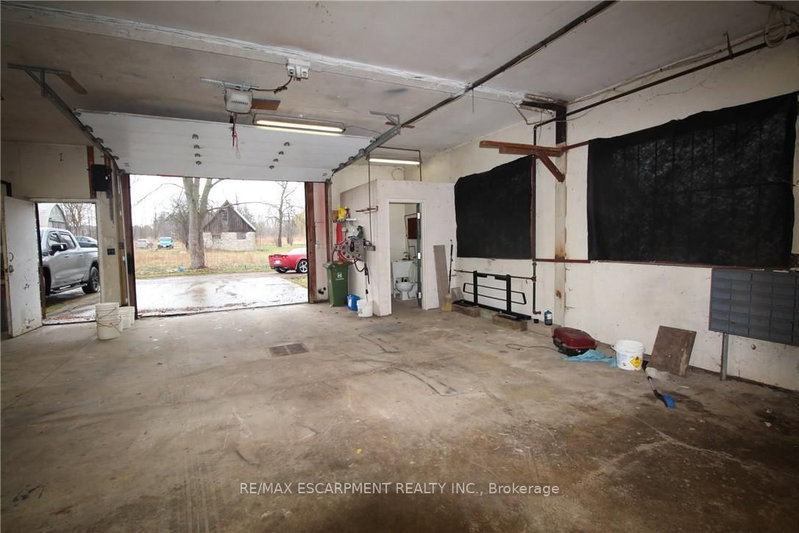 481 GARNER Rd E photo 2