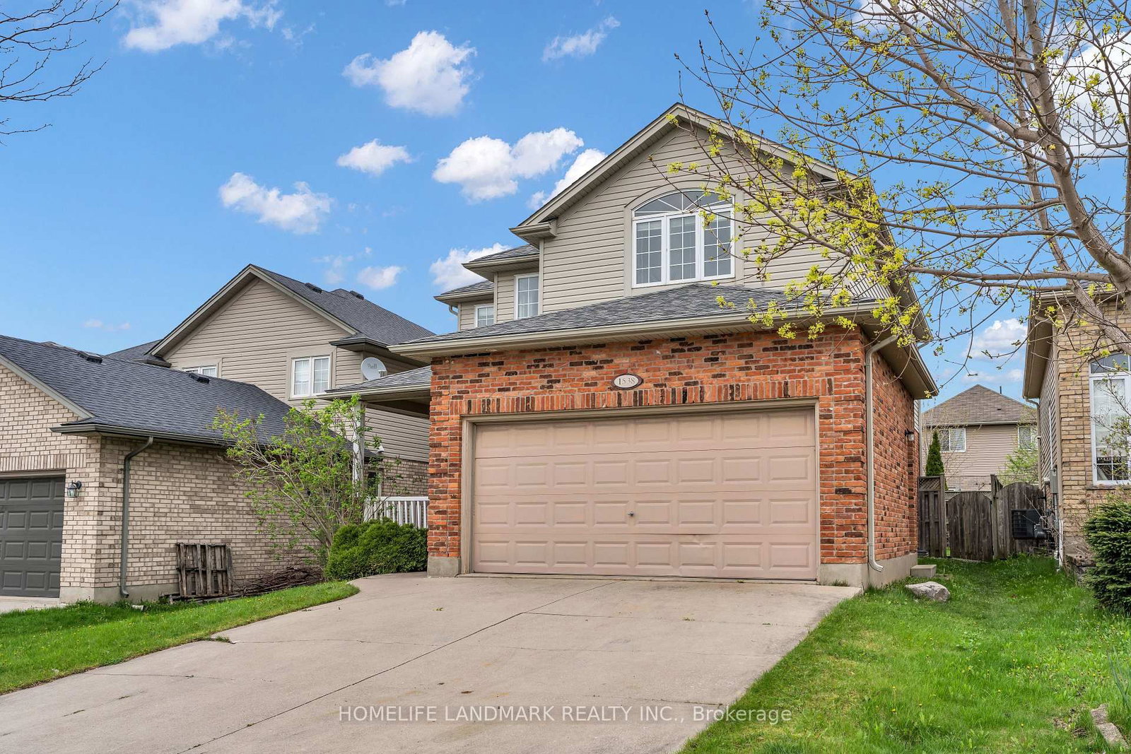 1538 Coronation Drive - Photo 3