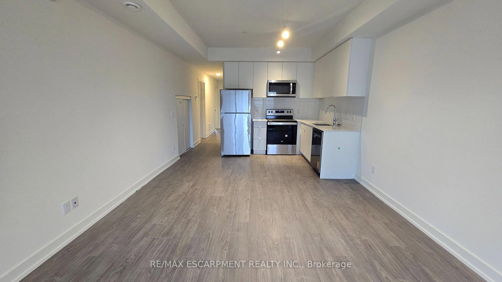 16 Melbourne Avenue, Unit 210B - Photo 7