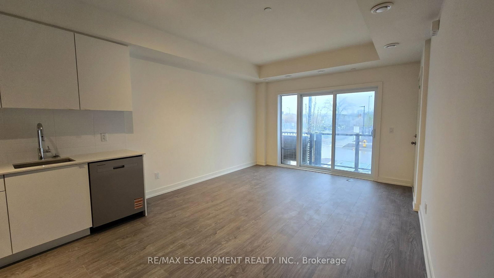16 Melbourne Avenue, Unit 210B - Photo 8