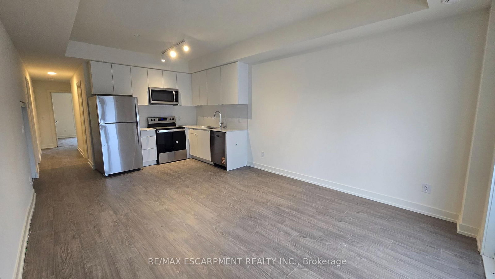 16 Melbourne Avenue, Unit 210B - Photo 9