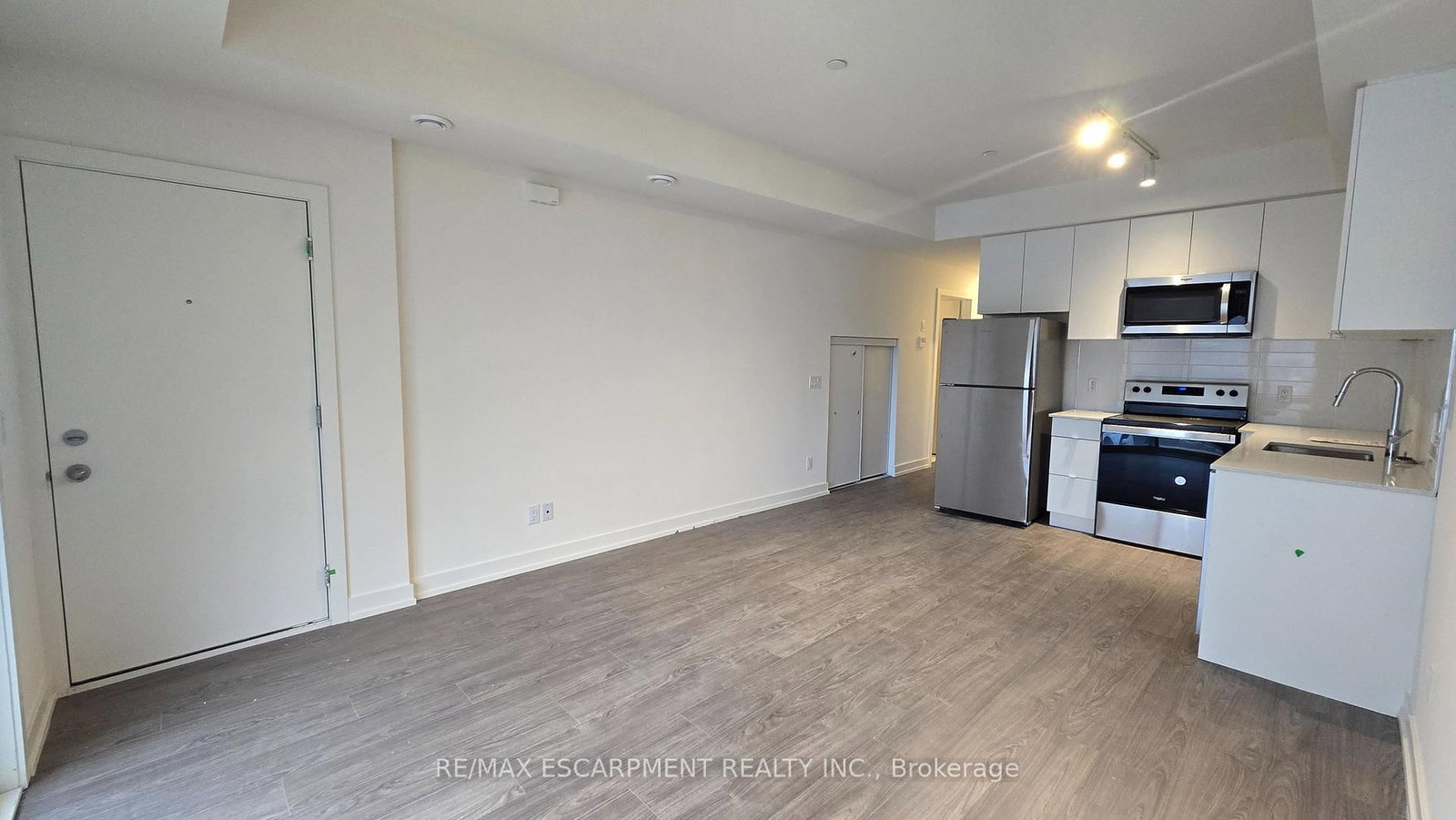 16 Melbourne Avenue, Unit 210B - Photo 10