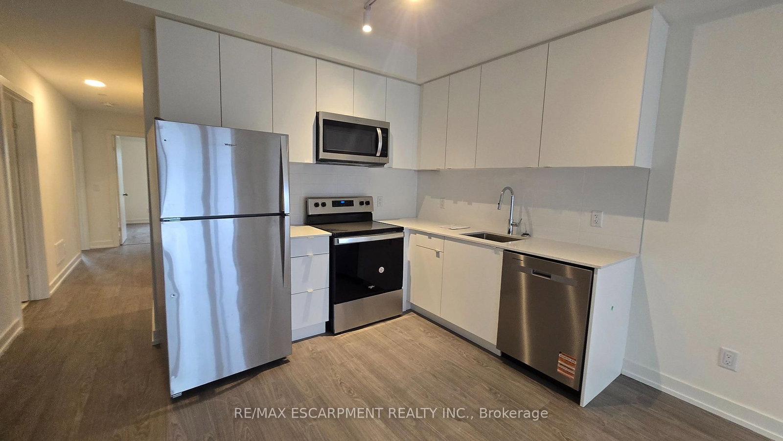 16 Melbourne Avenue, Unit 210B - Photo 11