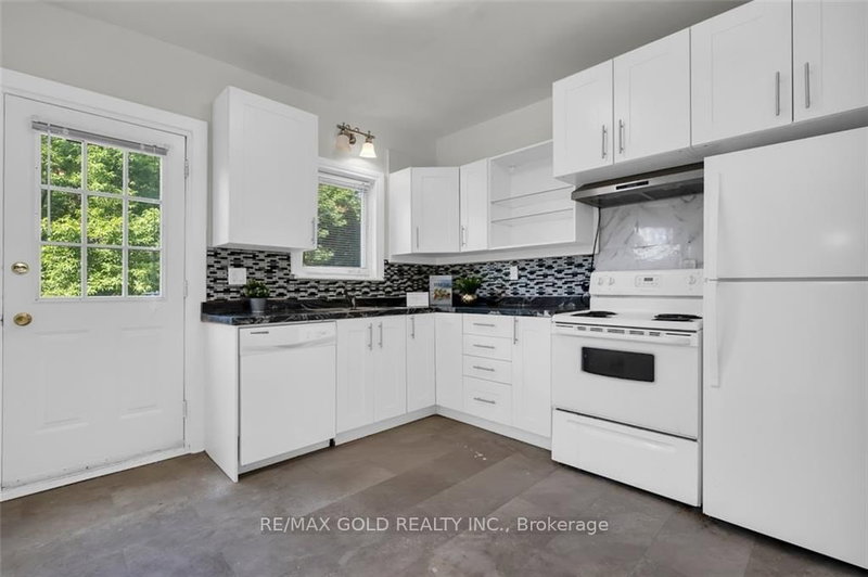 746 King Street W