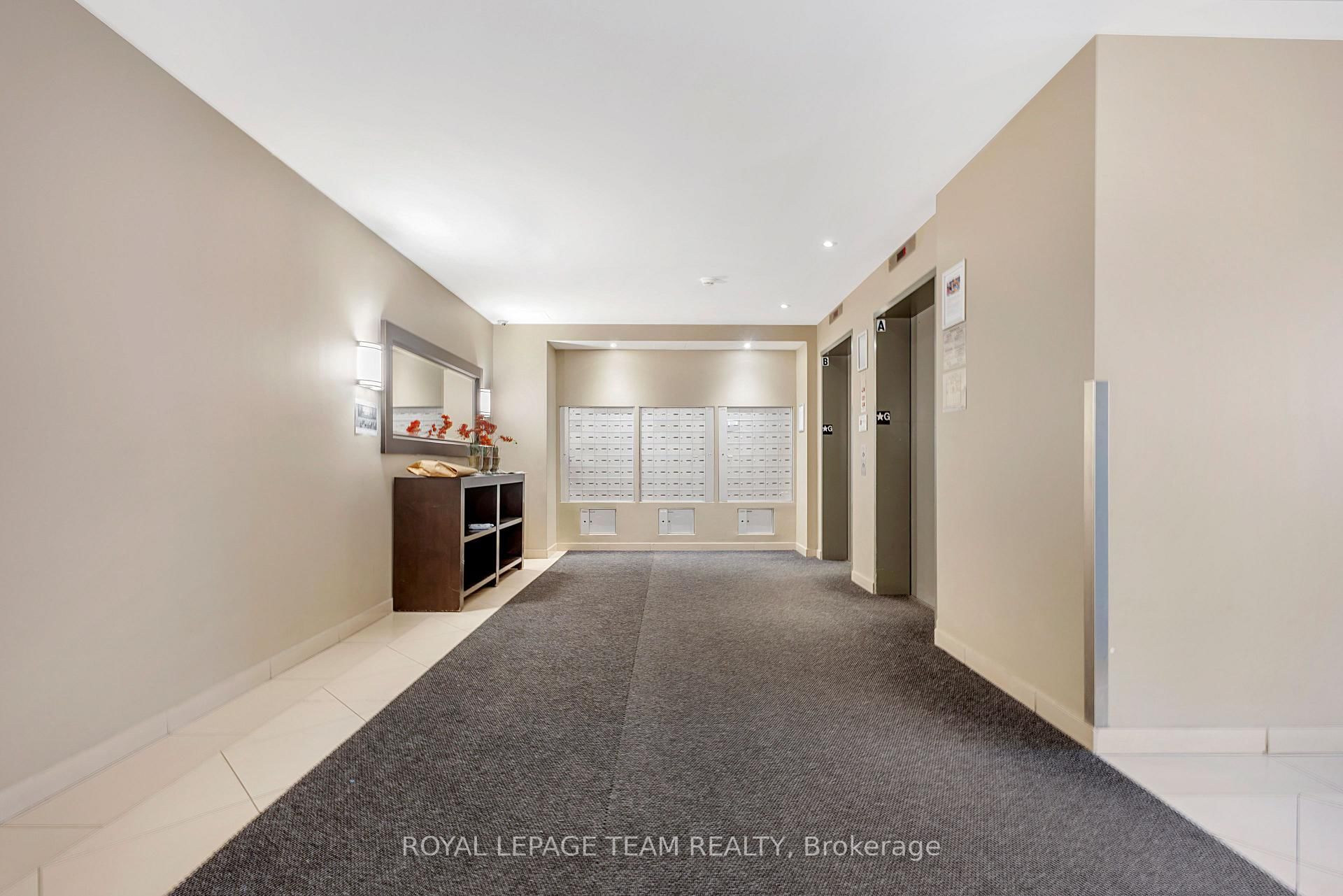 138 SOMERSET Street W, Unit 801